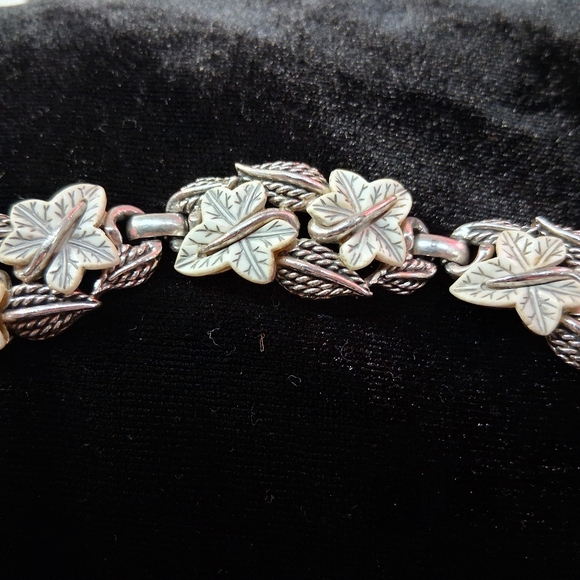 Vintage Boucher Bracelet Ivy Leaves In White Silver Tone Five Link - Picture 7 of 17